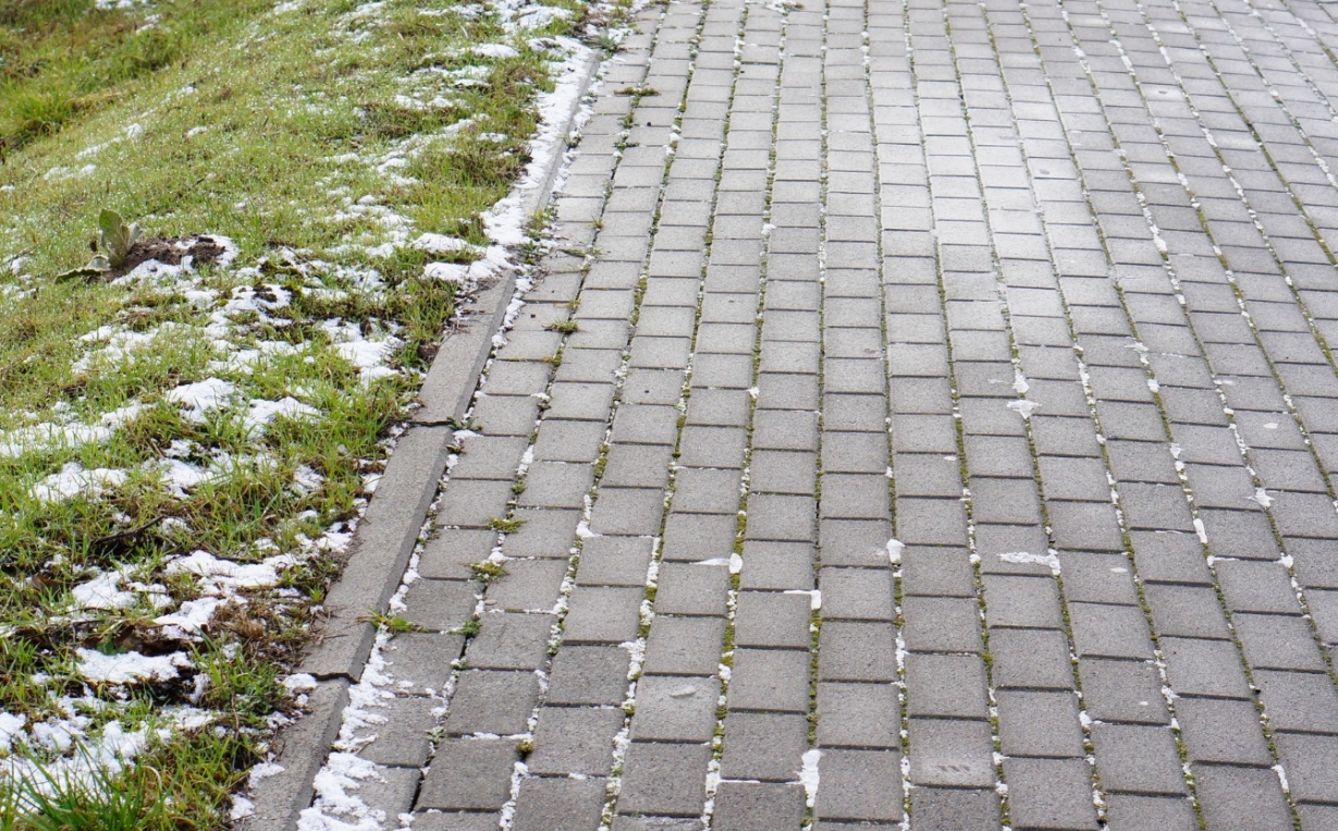 Przebudowa chodników w Zduńskiej Woli – kolejny etap prac w toku